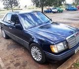 Vendo salón de Mercedes-Benz 124, en cuero. Tel. 52687336